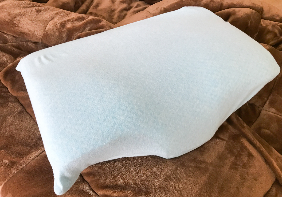「横向き寝がラクなまくら」にニトリのぴったりニット枕カバーを装着