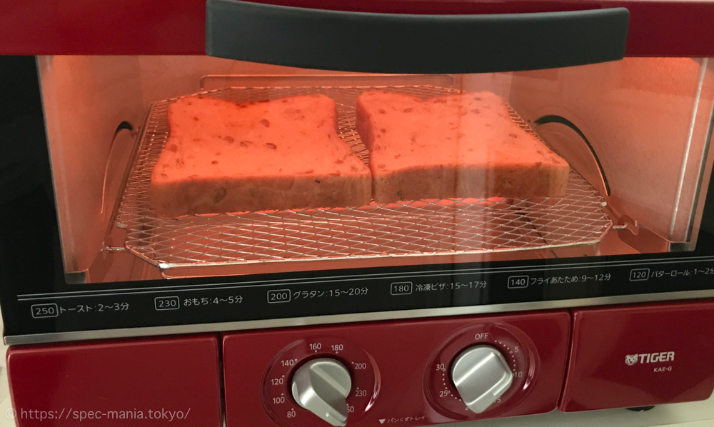 うまパントースターで食パンを焼いているところ